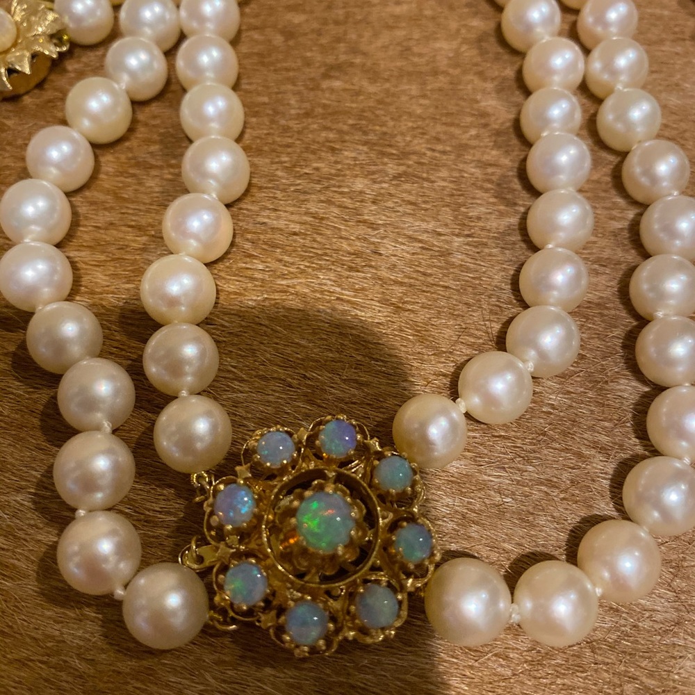 Real pearls. Beautiful orinal young pieces.